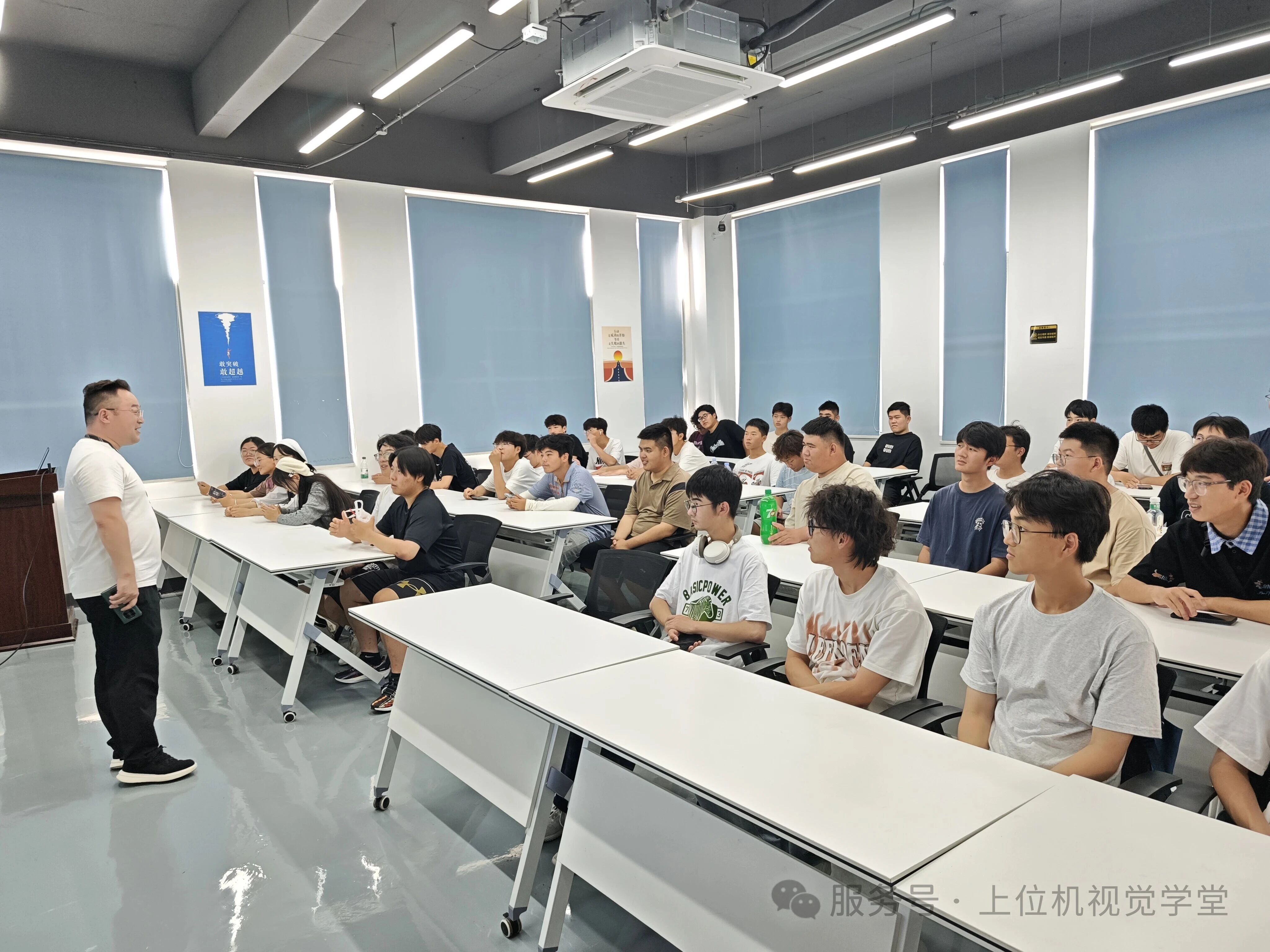 欢迎苏职工业机器人专业师生莅临大林上位机视觉实训中心参观交流