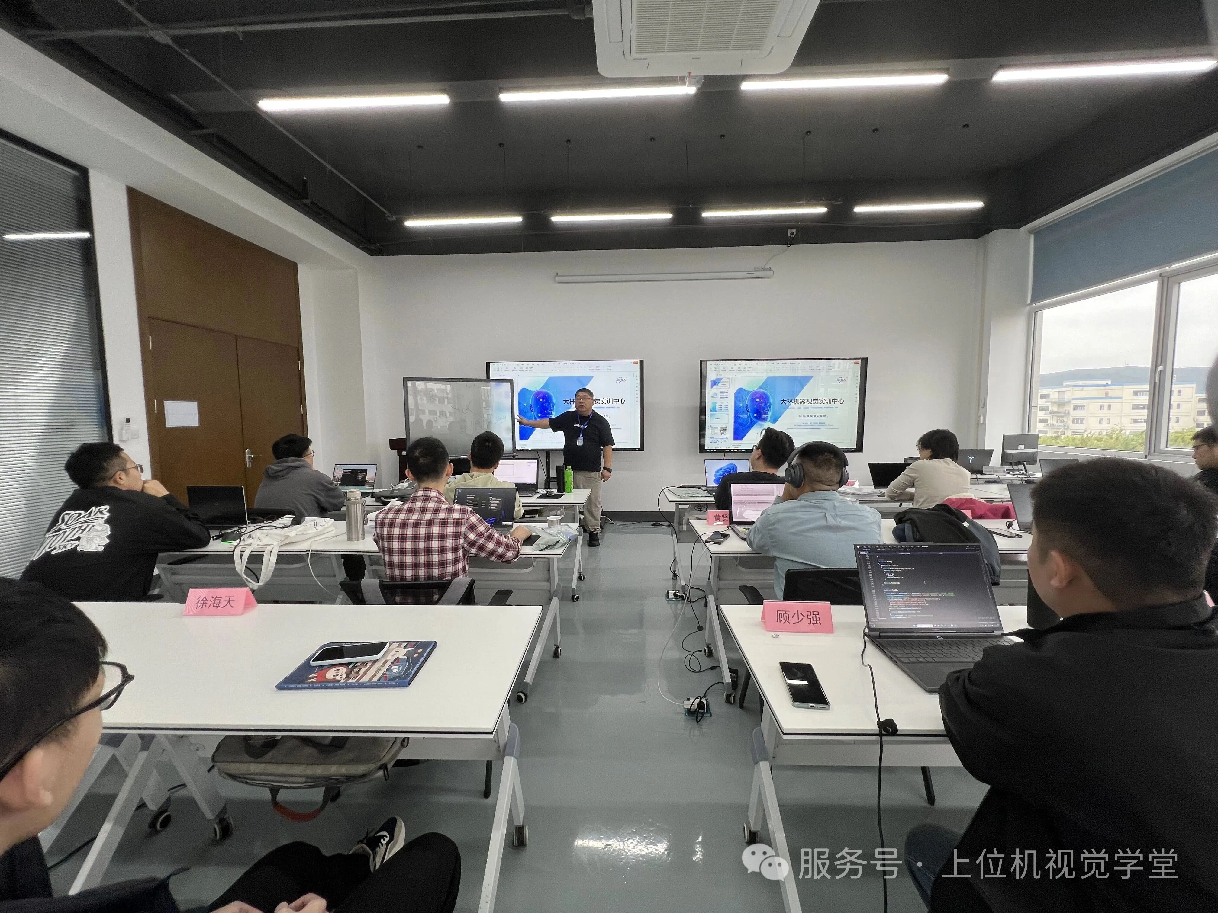 微信图片_2025-10-31_093818_979.jpg